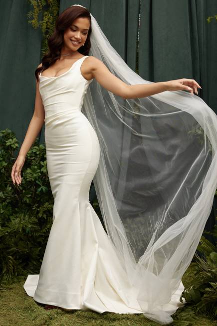 bryllup emilie off white sateng havfrue brudekjole House of CB J6RL1141