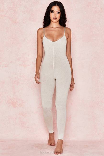 klær zahara milk marl jumpsuit med lav rygg House of CB J6RL1064