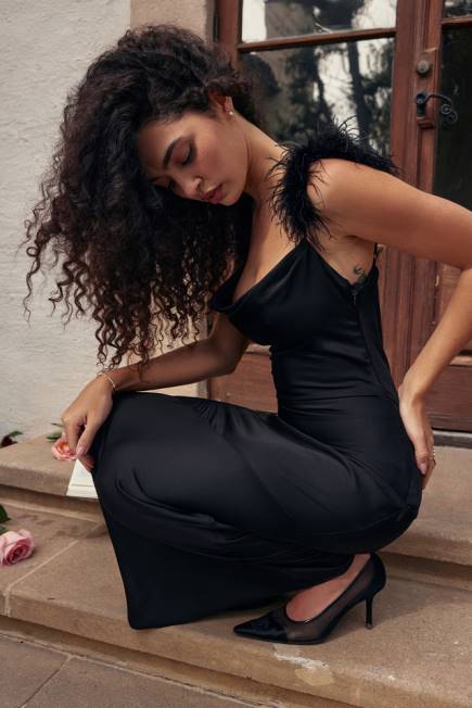 klær tabitha svart sateng maxi kjole House of CB J6RL299