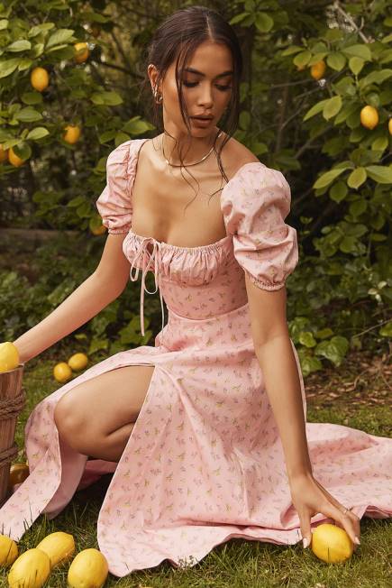 klær tallulah rosa floral midikjole med puffermer House of CB J6RL566