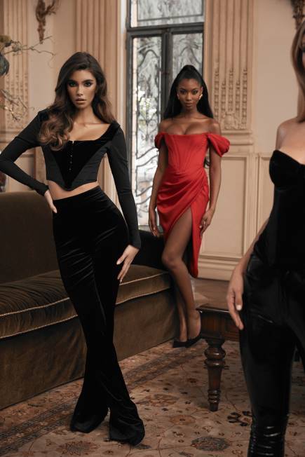klær loretta rød sateng off shoulder kjole House of CB J6RL630