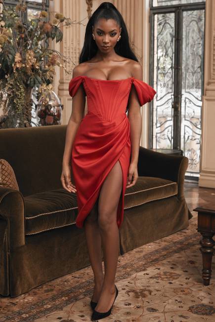 klær loretta rød sateng off shoulder kjole House of CB J6RL630