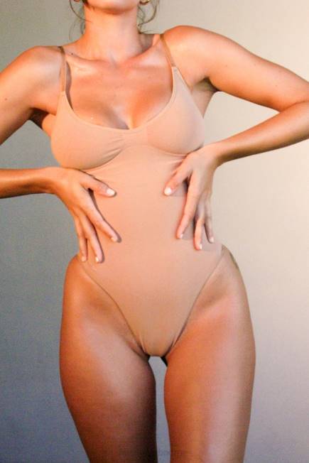 klær sculpting string bodysuit cafe au lait House of CB J6RL1265