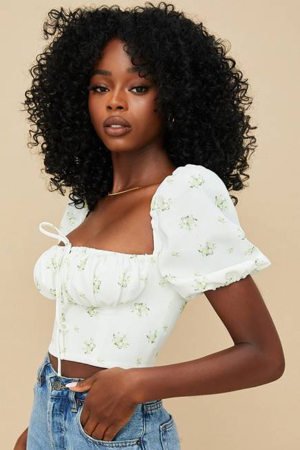 klær arianna ivory floral puffermet cropped topp House of CB J6RL742