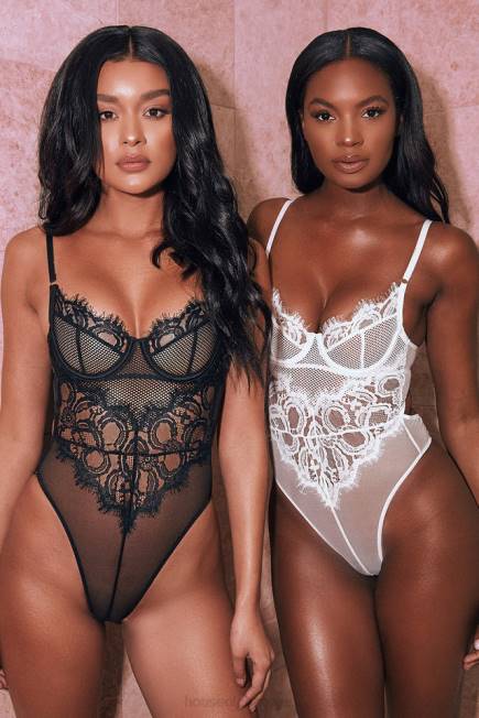 klær nadia bodysuit i hvit blonder House of CB J6RL820