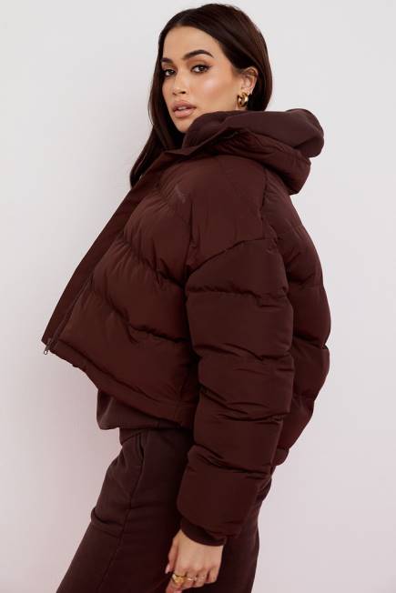 klær hero chocolate oversized pufferjakke i c-form House of CB J6RL1047